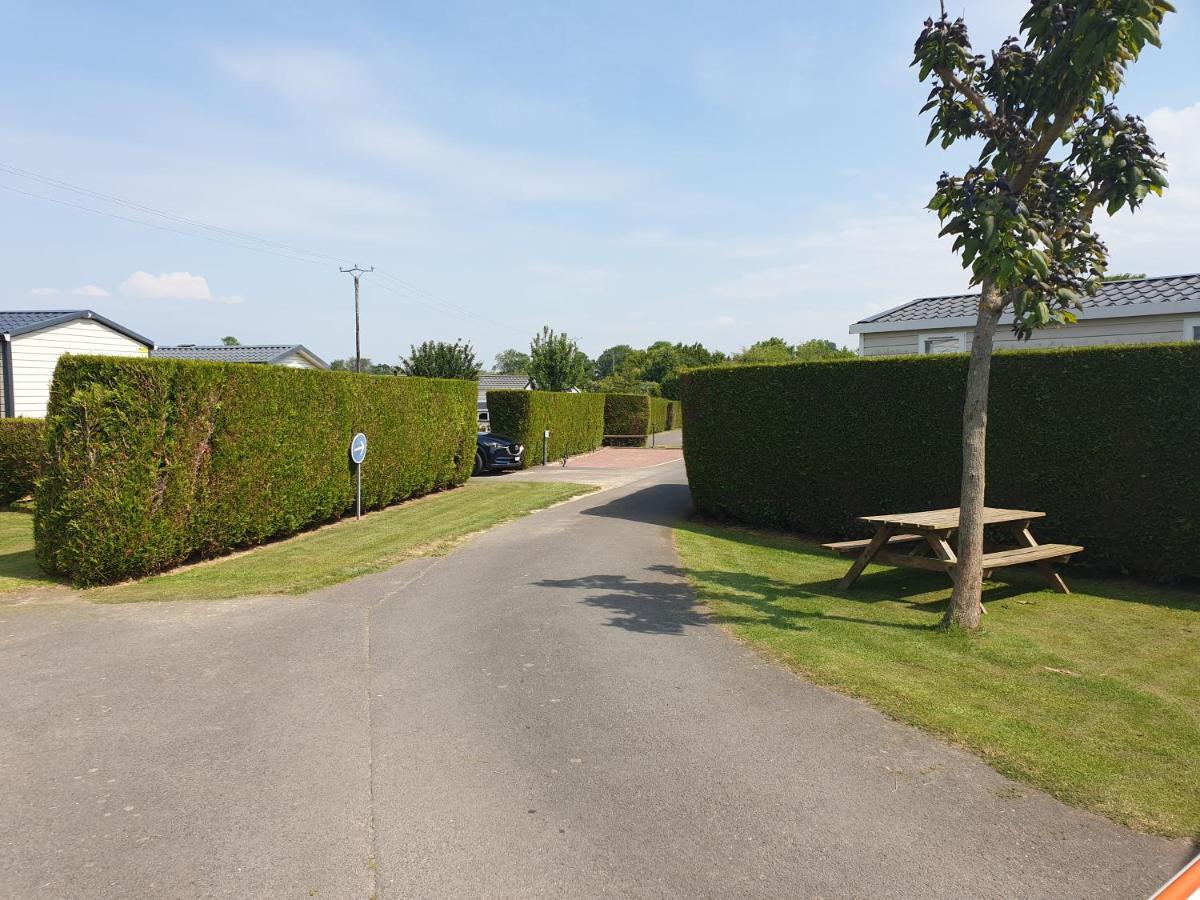 Le Clos Tranquille Hotel Gonneville-en-Auge Exterior photo