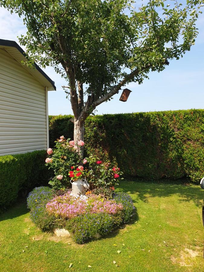Le Clos Tranquille Hotel Gonneville-en-Auge Exterior photo